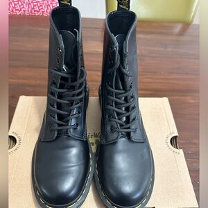 dr martens, 1460 women’s smooth leather lace up boots, US size 8, black